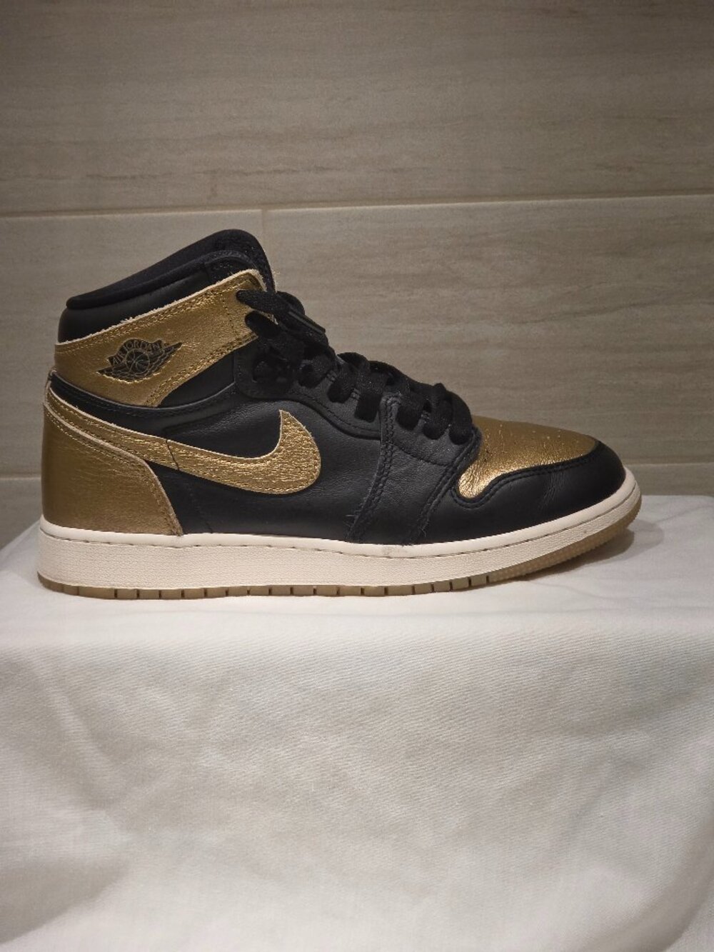 NIKE AIR JORDAN 1 RETRO "METALLIC GOLD" HIGH OG SNEAKERS, SIZE 6.5Y